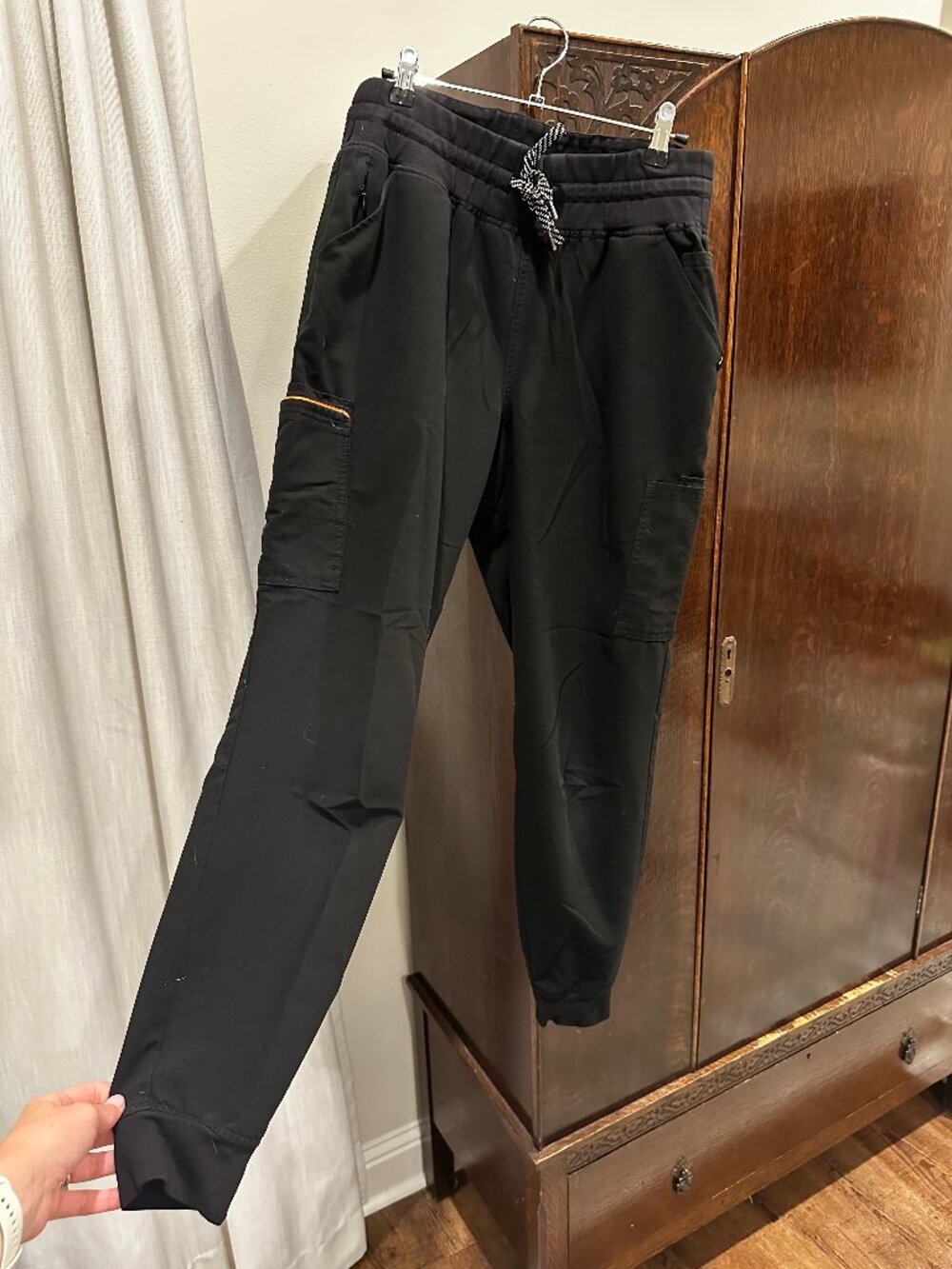 Jannuu Black Scrub Set